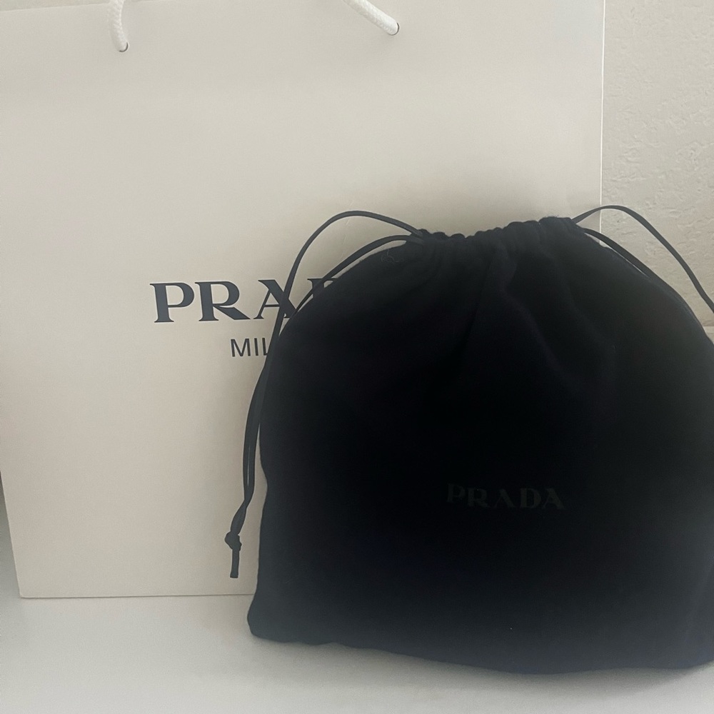 New Prada 1NH545 Black Piatto Maniglia Nylon Zip Top Wristlet Purse Pouch Bag - Picture 2 of 9